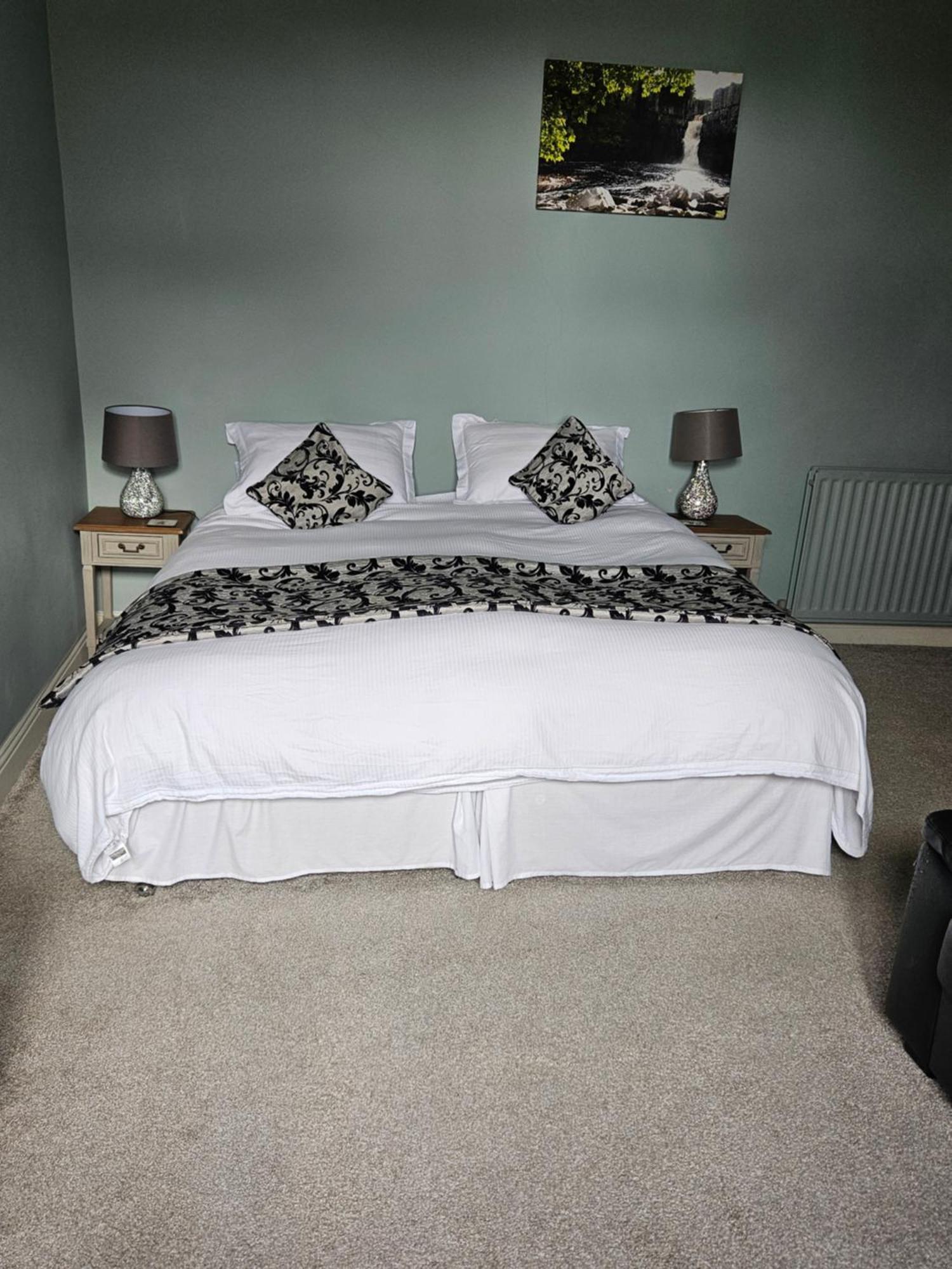 2 Stanhope Hall B&B ビショップ・オークランド エクステリア 写真