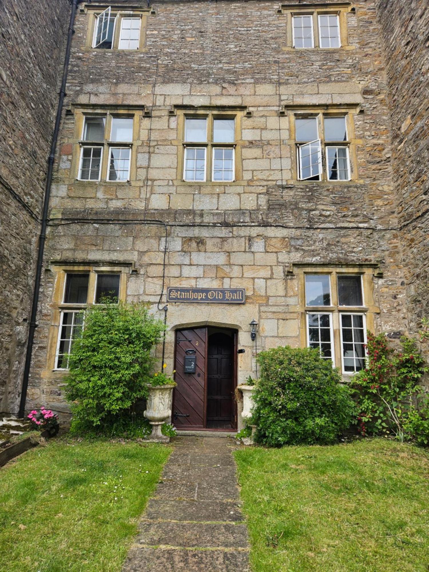 2 Stanhope Hall B&B ビショップ・オークランド エクステリア 写真