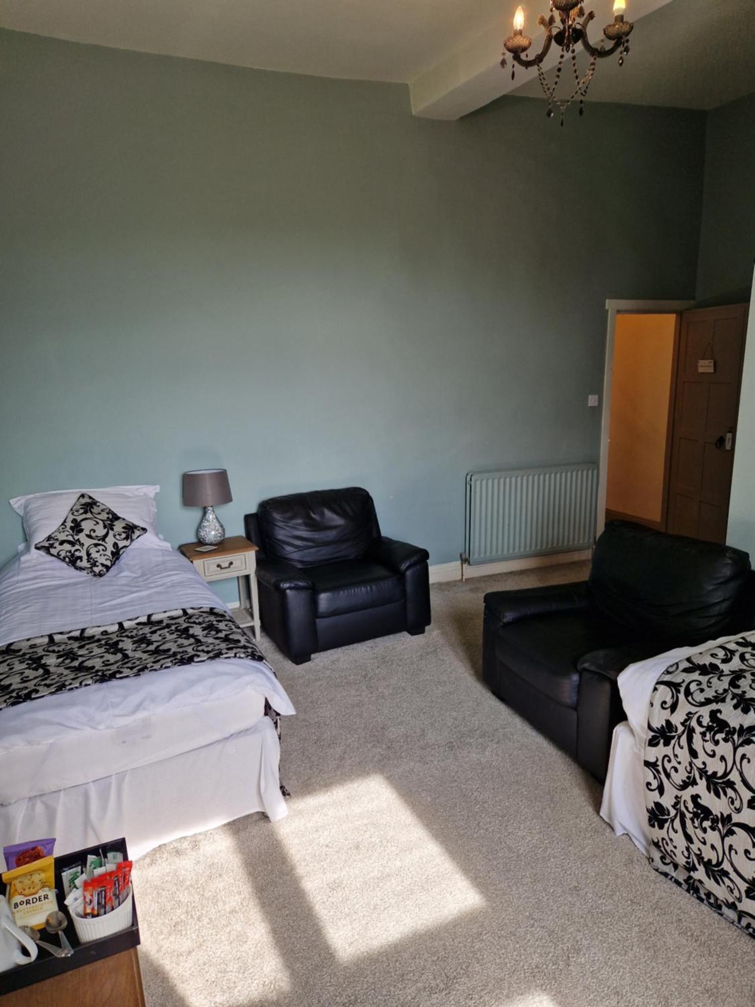 2 Stanhope Hall B&B ビショップ・オークランド エクステリア 写真