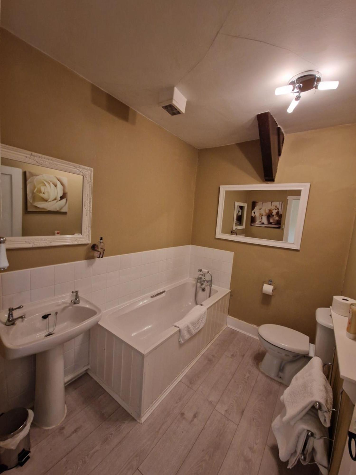 2 Stanhope Hall B&B ビショップ・オークランド エクステリア 写真